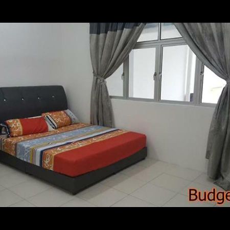 Bistari Homestay Parit Raja Uthm Екстериор снимка